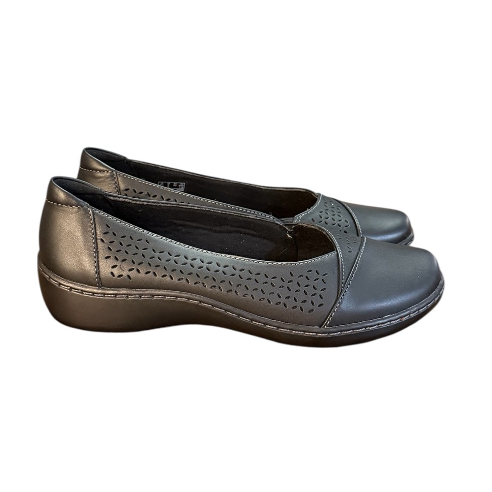 Clarks Cora Iris Slip-On Perforated Flats Women’s Size 9